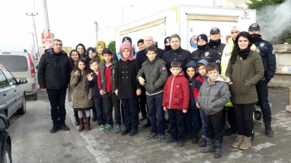 Süleyman Şah İlkokulu/Ortaokulu Öğrencilerimizden Polislerimize Ziyaret!
