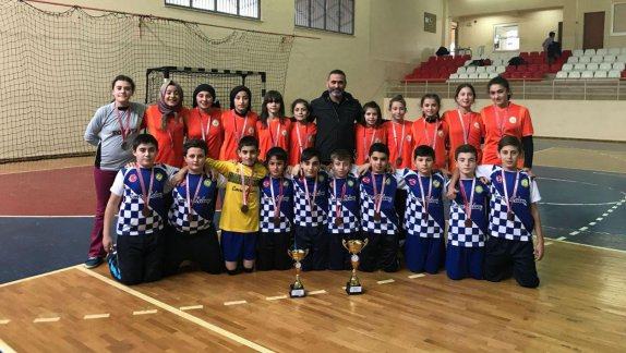 Hacı Mehmet Akkoç Ortaokulu ve Çaybaşı Yeniköy İHO Hentbol Takımları Başarıya Doymadı