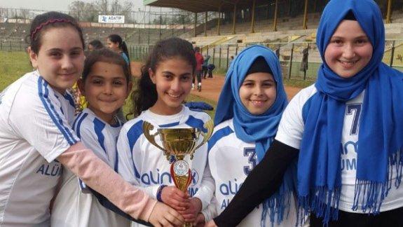 Sporda Başarıya Doymayan Şehit Mehmet Solak Ortaokulu