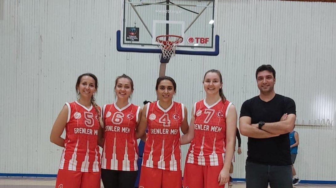 Kadın Basketbol Takımımız Bölge Finallerinde!