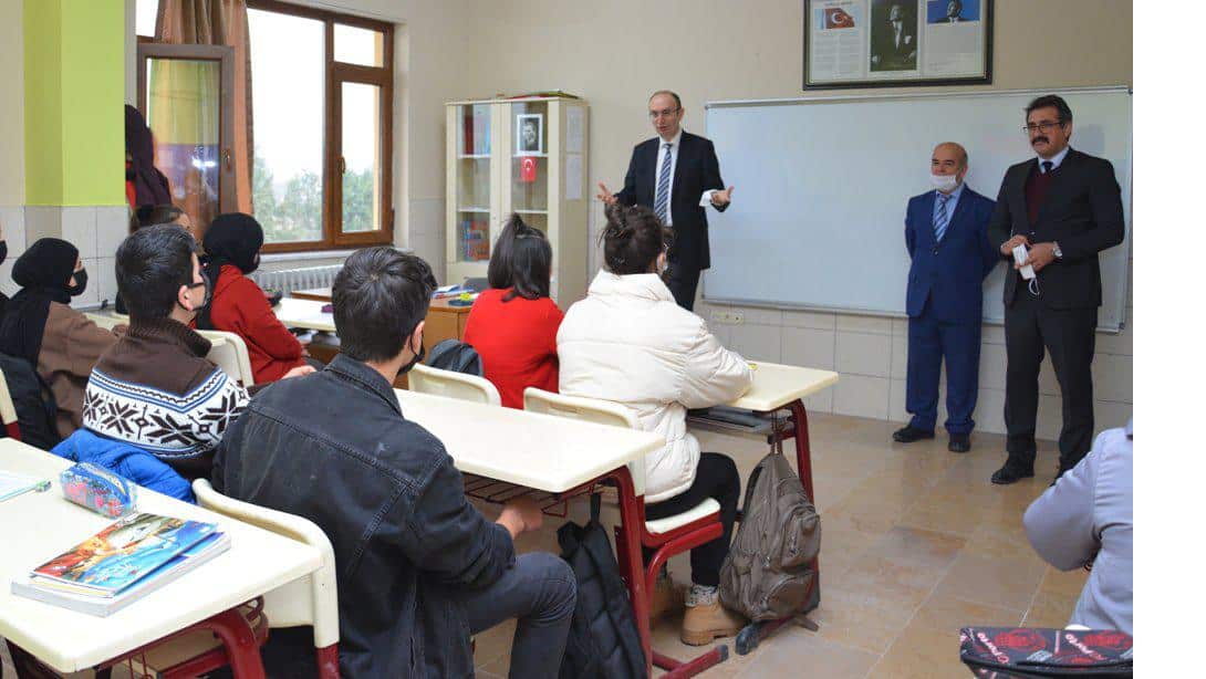 Kaymakamımız Sayın Günhan Yazar, TEV Esat Egesoy Bedia Başgöz İlk/Ortaokulunu ziyaret etti.