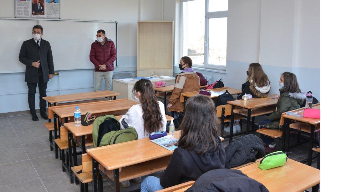 Mehmet Gölhan İlk/Ortaokulu, öğrencilerimizin cıvıltılarıyla şenlenmeye devam ediyor!